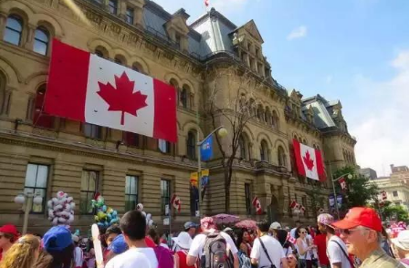 【喜讯】加拿大移民局:快速通道申请移民缩至60天!|澳德华移民