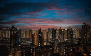 「香港移居」香港要编第一份五年规划：从"抢人"到"挑人"的信号，已经很明白