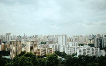 「新加坡移民」中产家庭的新选择：双语、宜居与清晰的身份路径